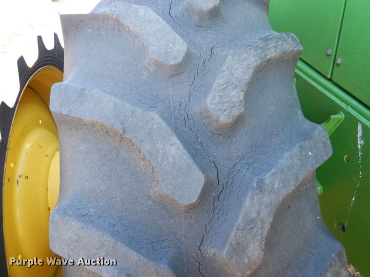 image for item FY9738 1995 John Deere 8870 4WD tractor