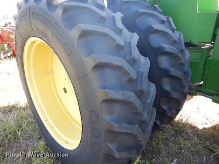 image for item FY9738 1995 John Deere 8870 4WD tractor