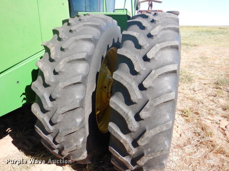 image for item FY9738 1995 John Deere 8870 4WD tractor