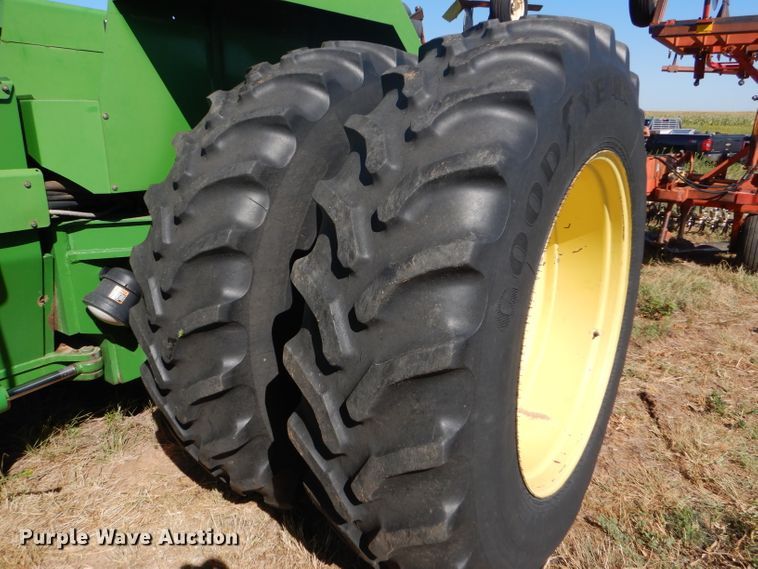 image for item FY9738 1995 John Deere 8870 4WD tractor