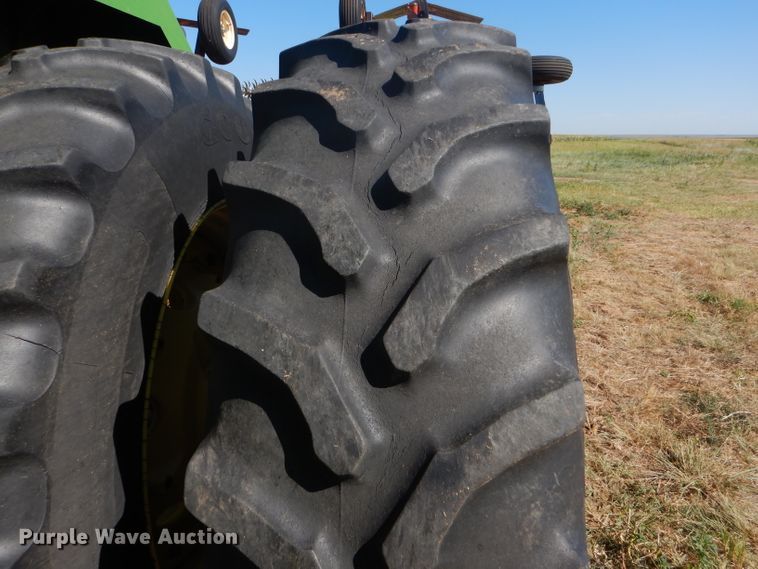 image for item FY9738 1995 John Deere 8870 4WD tractor