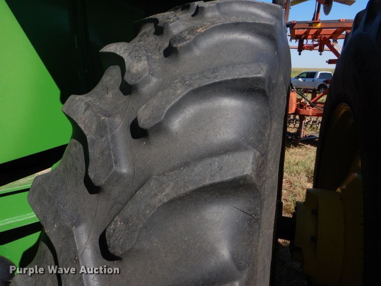 image for item FY9738 1995 John Deere 8870 4WD tractor