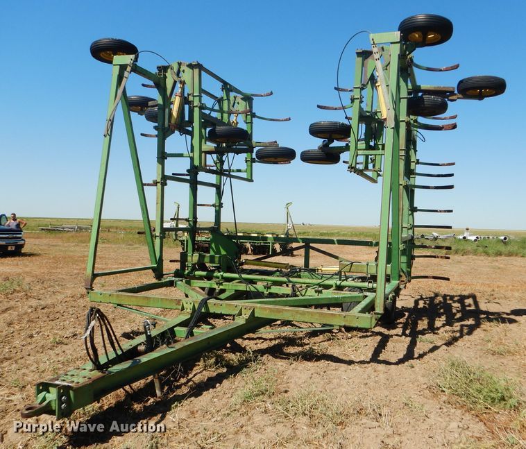 image for item FY9743 John Deere 1650 chisel