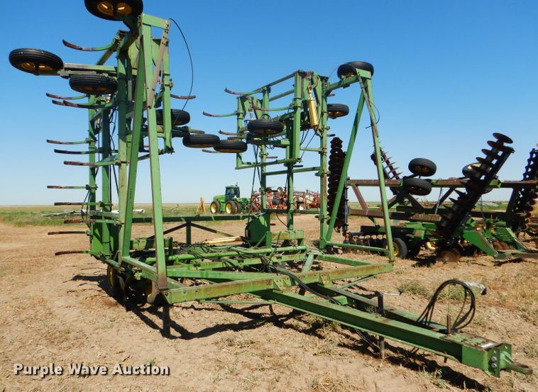 image for item FY9743 John Deere 1650 chisel