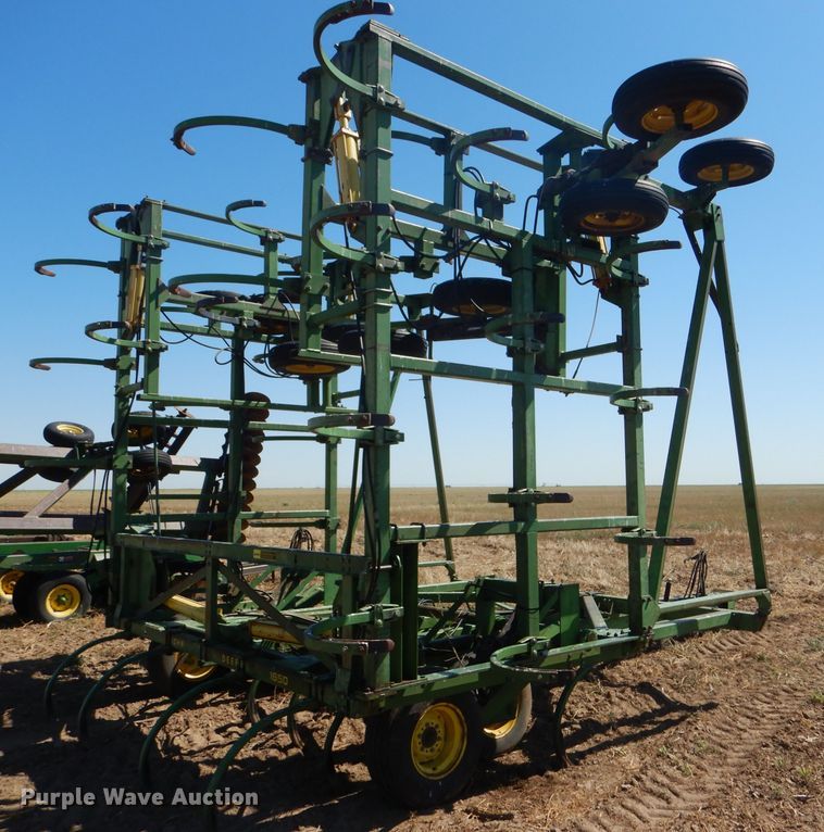 image for item FY9743 John Deere 1650 chisel