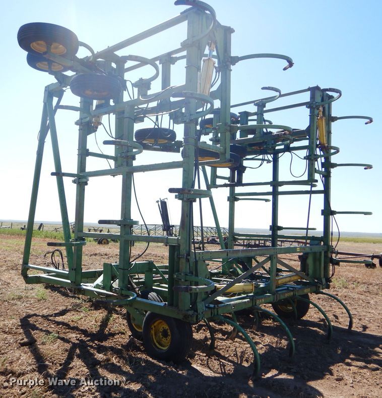 image for item FY9743 John Deere 1650 chisel