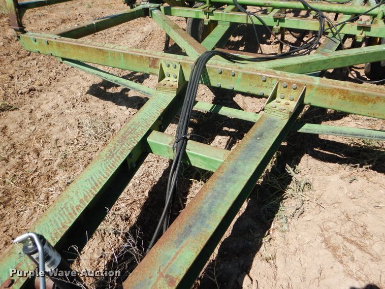 image for item FY9743 John Deere 1650 chisel