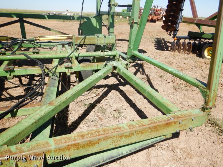 image for item FY9743 John Deere 1650 chisel