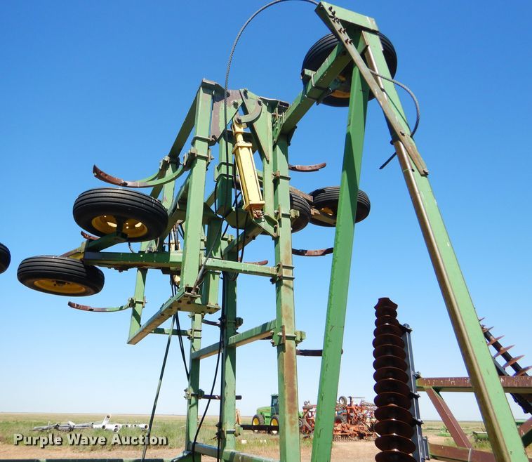 image for item FY9743 John Deere 1650 chisel