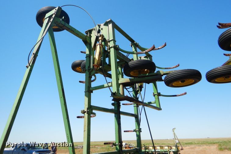 image for item FY9743 John Deere 1650 chisel