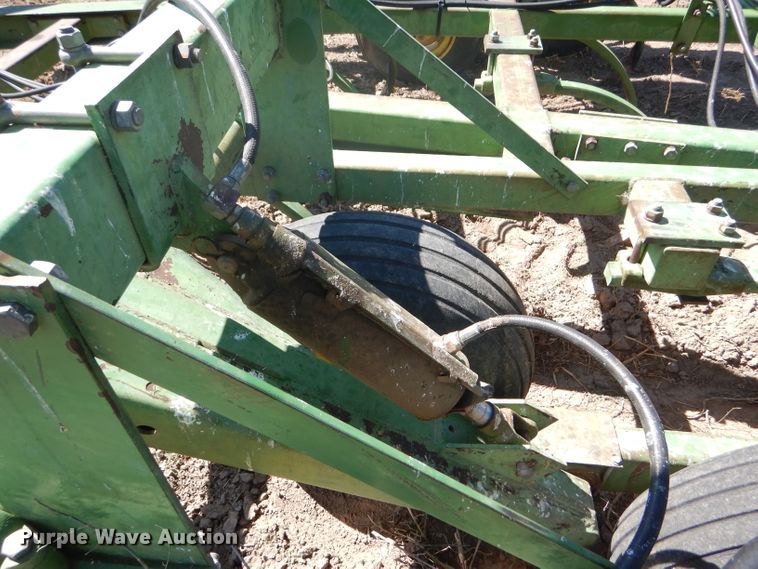 image for item FY9743 John Deere 1650 chisel