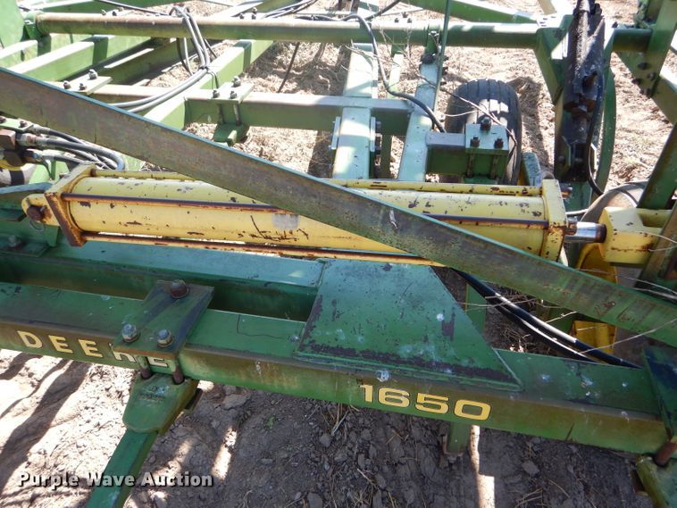 image for item FY9743 John Deere 1650 chisel