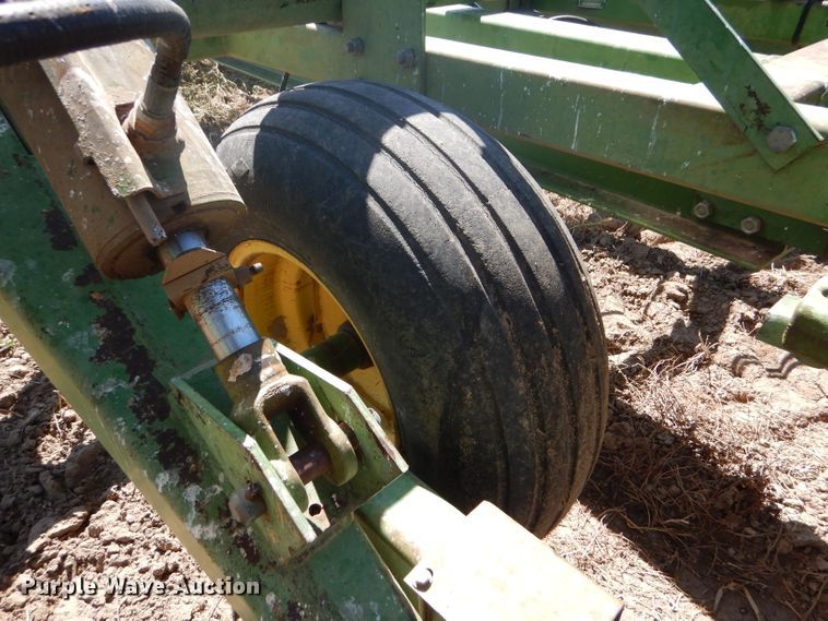 image for item FY9743 John Deere 1650 chisel