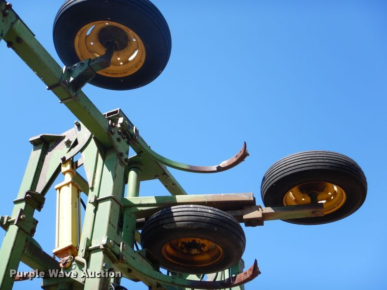 image for item FY9743 John Deere 1650 chisel