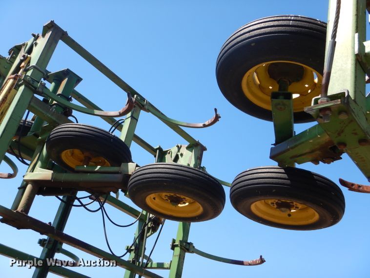 image for item FY9743 John Deere 1650 chisel