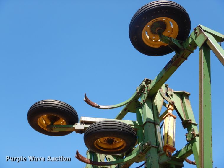 image for item FY9743 John Deere 1650 chisel