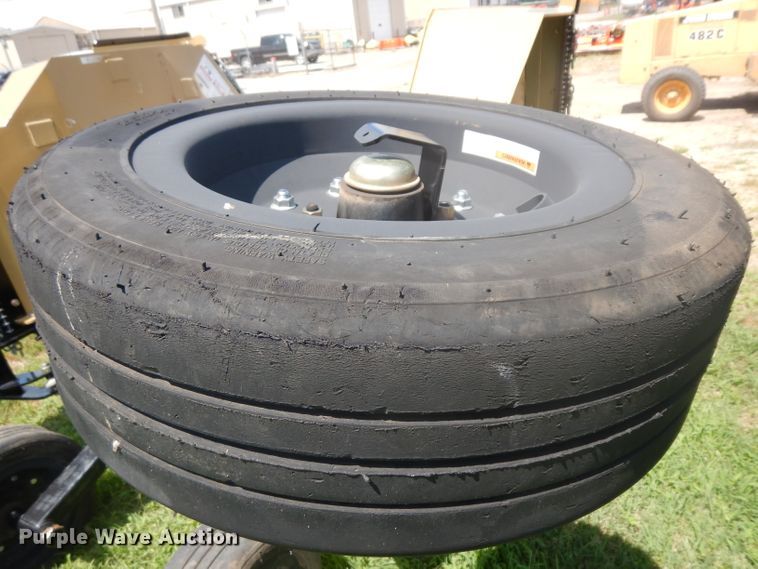 image for item GG9055 Land Pride RCM3712 batwing rotary mower