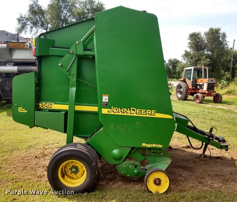 image for item GH9538 2005 John Deere 567 Mega Wide round baler
