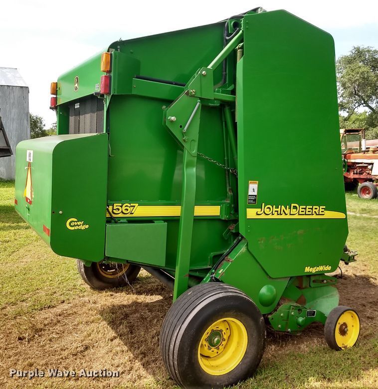 image for item GH9538 2005 John Deere 567 Mega Wide round baler