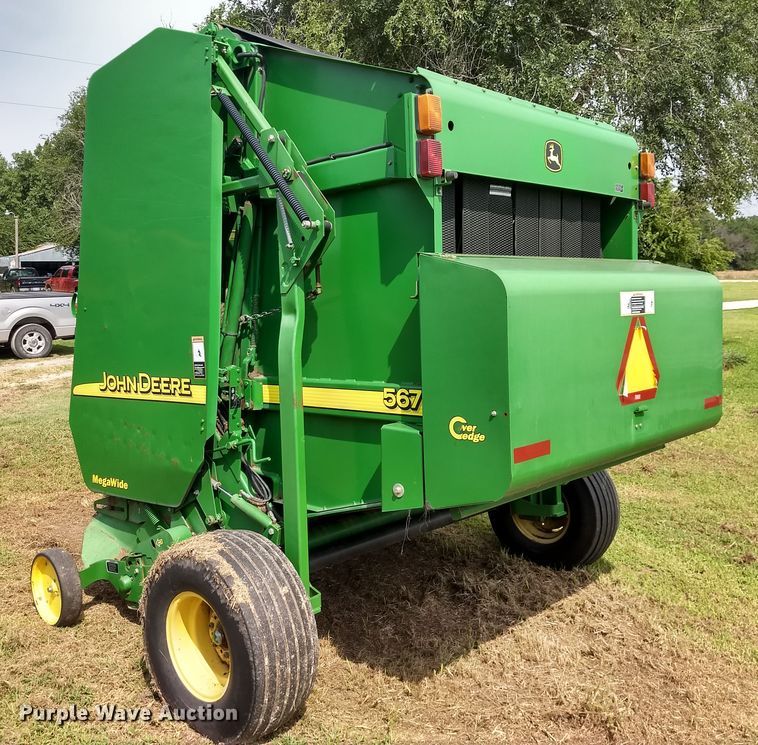 image for item GH9538 2005 John Deere 567 Mega Wide round baler