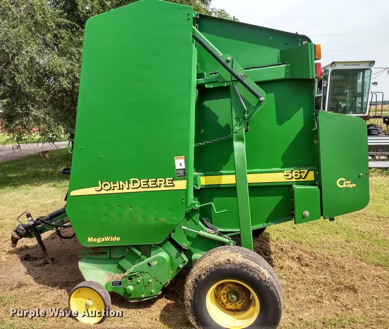 image for item GH9538 2005 John Deere 567 Mega Wide round baler