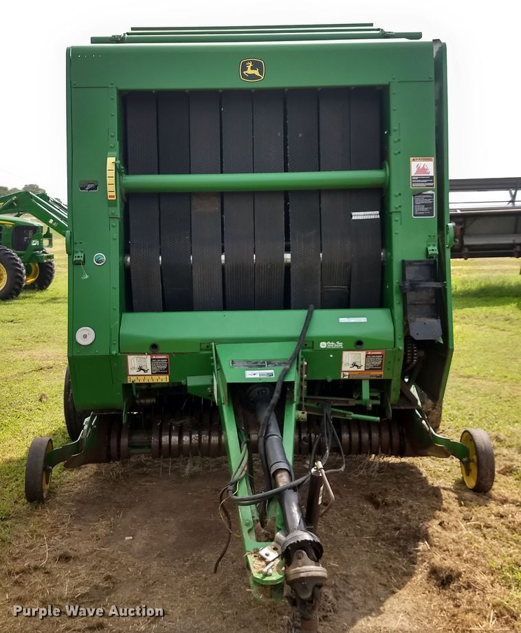 image for item GH9538 2005 John Deere 567 Mega Wide round baler