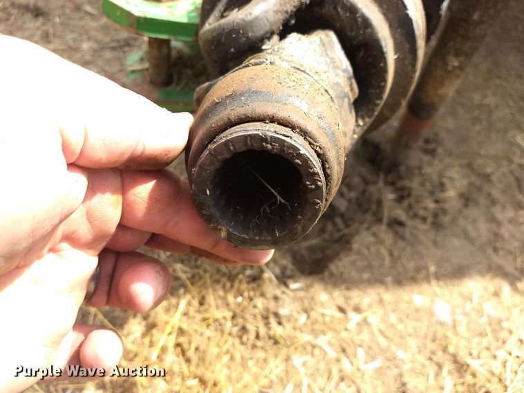 image for item GH9538 2005 John Deere 567 Mega Wide round baler