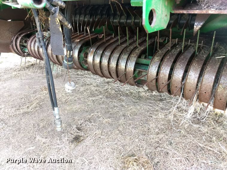 image for item GH9538 2005 John Deere 567 Mega Wide round baler