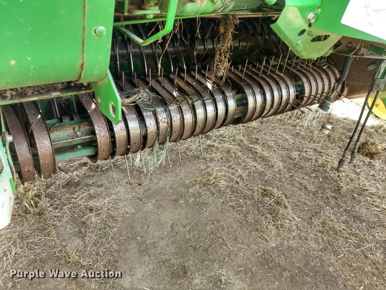 image for item GH9538 2005 John Deere 567 Mega Wide round baler