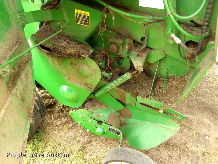 image for item GH9538 2005 John Deere 567 Mega Wide round baler