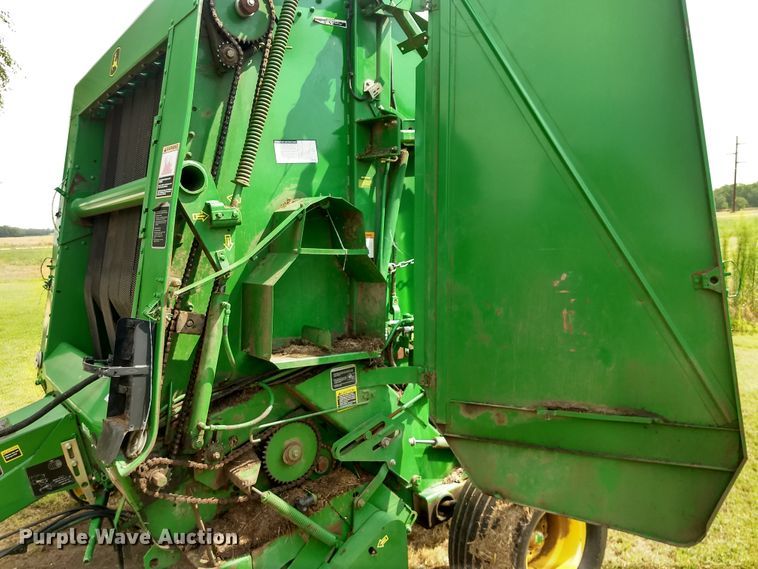 image for item GH9538 2005 John Deere 567 Mega Wide round baler