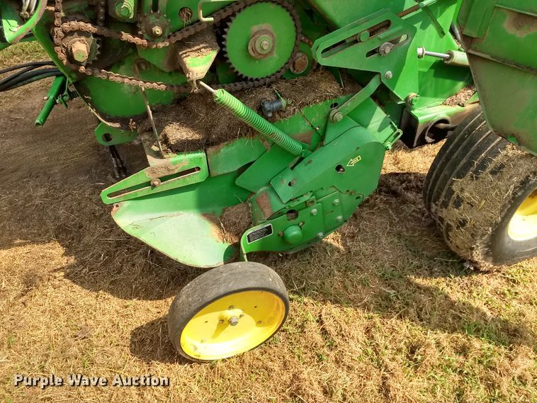 image for item GH9538 2005 John Deere 567 Mega Wide round baler