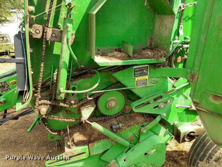 image for item GH9538 2005 John Deere 567 Mega Wide round baler