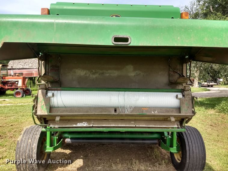 image for item GH9538 2005 John Deere 567 Mega Wide round baler