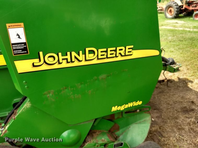 image for item GH9538 2005 John Deere 567 Mega Wide round baler