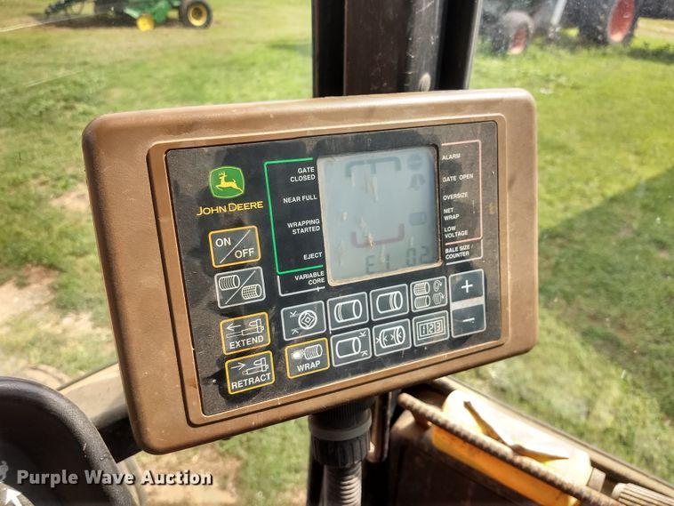 image for item GH9538 2005 John Deere 567 Mega Wide round baler