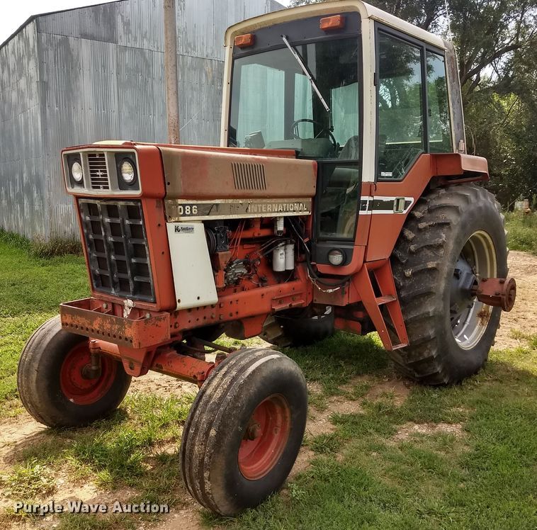 image for item GH9539 1976 International 1086 tractor