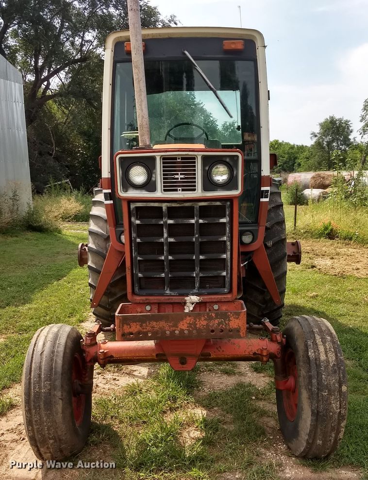 image for item GH9539 1976 International 1086 tractor