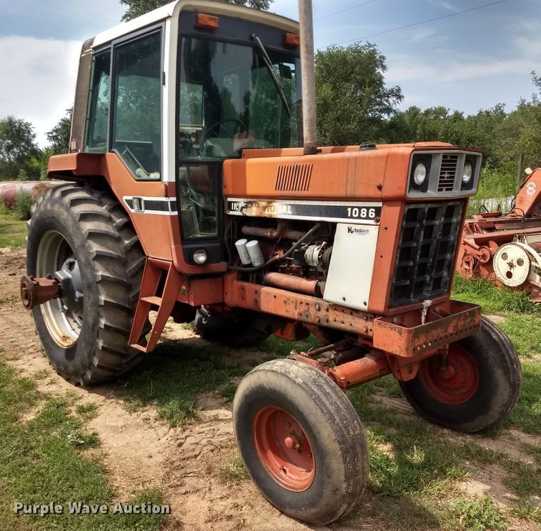 image for item GH9539 1976 International 1086 tractor