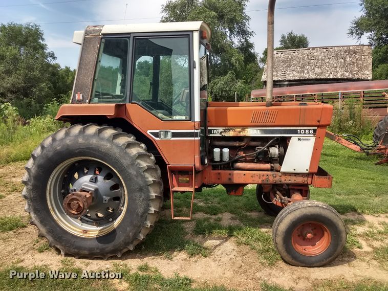 image for item GH9539 1976 International 1086 tractor