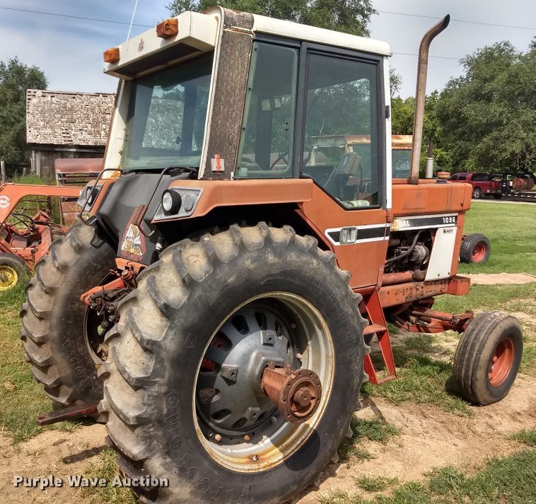 image for item GH9539 1976 International 1086 tractor