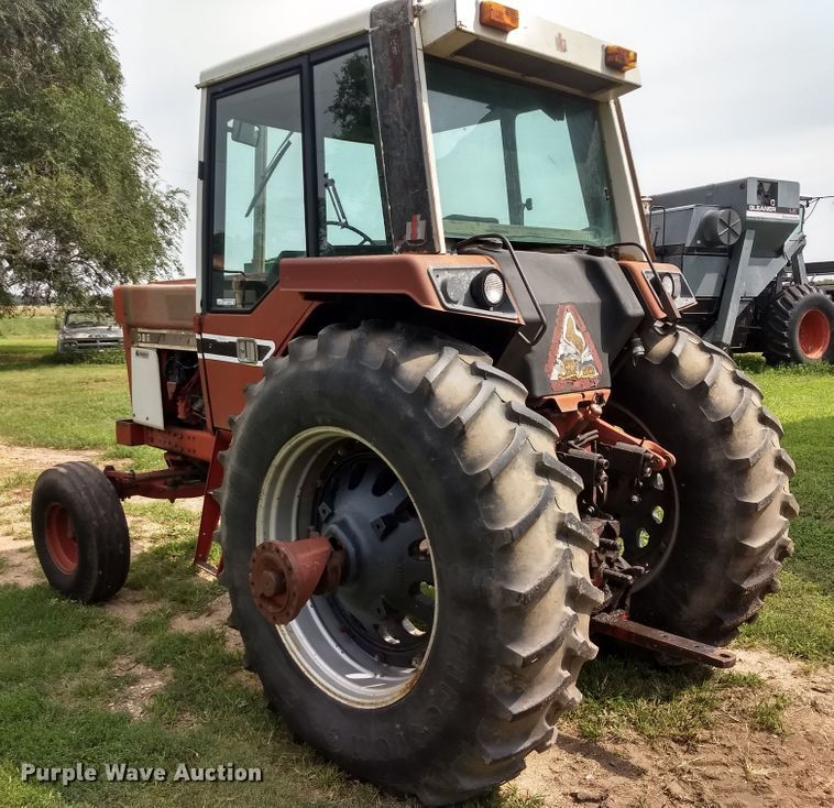 image for item GH9539 1976 International 1086 tractor