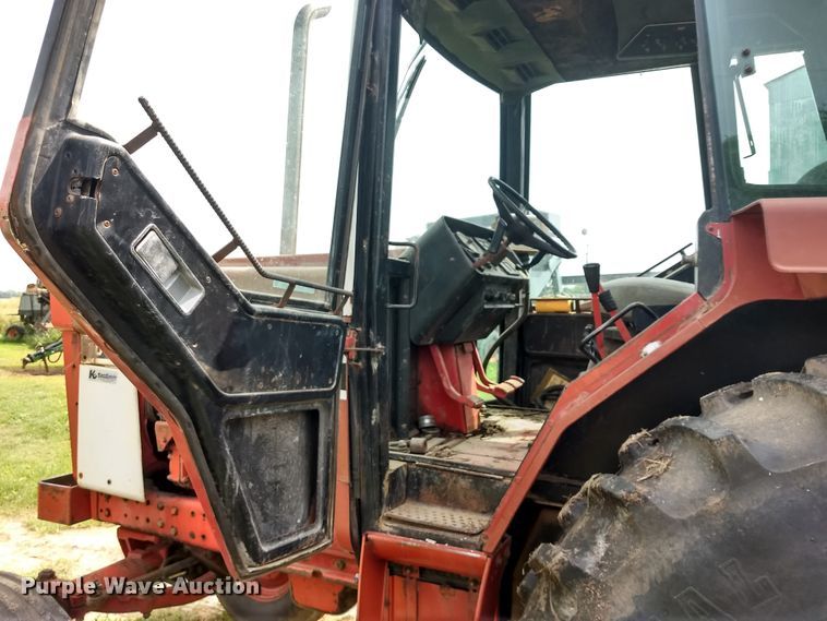 image for item GH9539 1976 International 1086 tractor