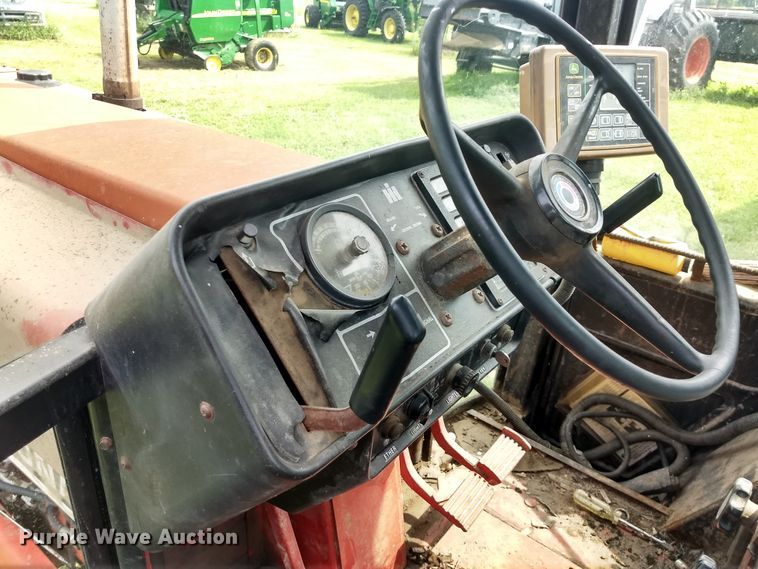 image for item GH9539 1976 International 1086 tractor