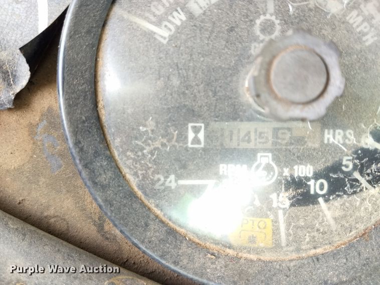 image for item GH9539 1976 International 1086 tractor