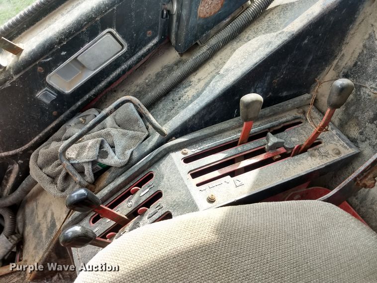 image for item GH9539 1976 International 1086 tractor