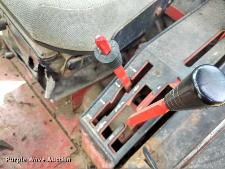 image for item GH9539 1976 International 1086 tractor