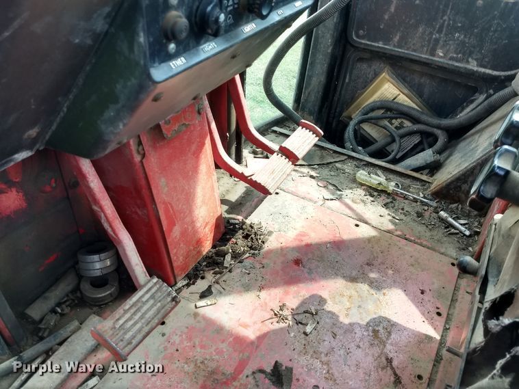 image for item GH9539 1976 International 1086 tractor