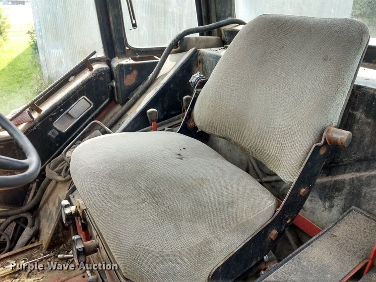 image for item GH9539 1976 International 1086 tractor