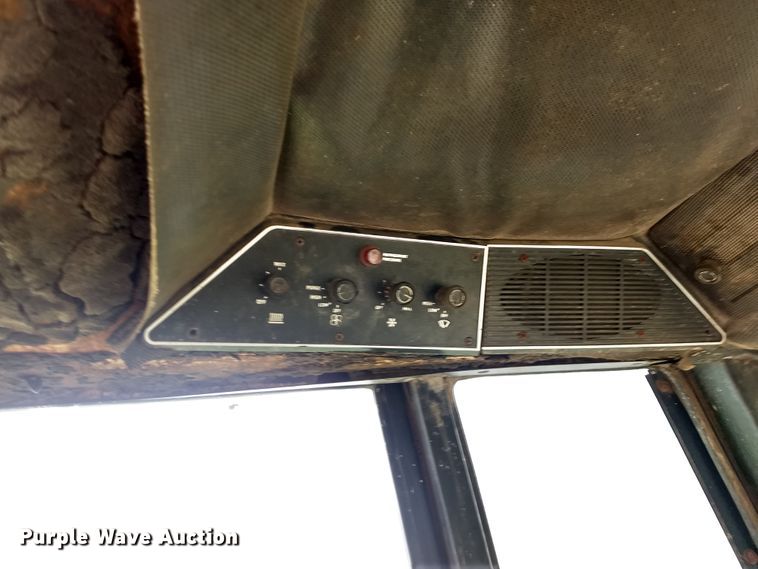 image for item GH9539 1976 International 1086 tractor